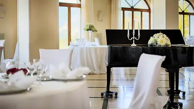 How to Choose Custom Furniture for Hotels, Villas, Offices, and Restaurants