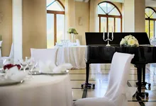 How to Choose Custom Furniture for Hotels, Villas, Offices, and Restaurants