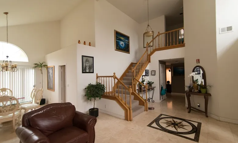 2239 Main ST R7N 2T3